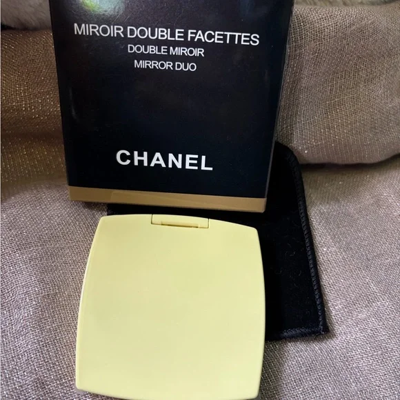 Pale Yellow Double Facette Compact Mirror with Black CC Logo - Picture 5 of 6